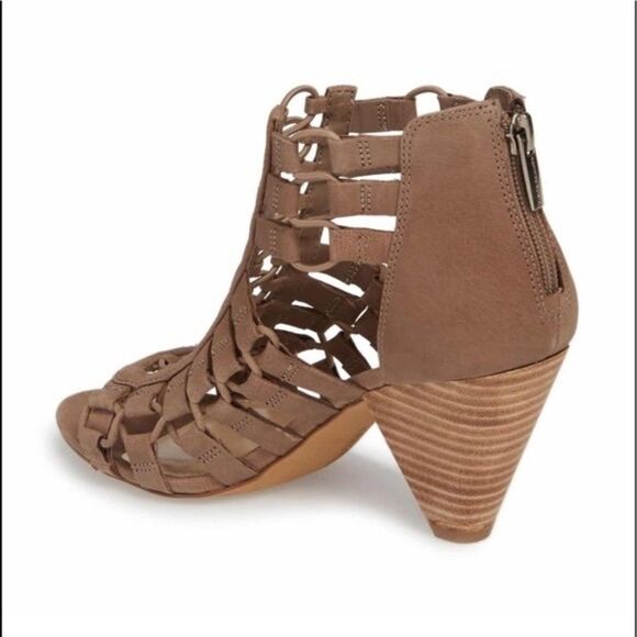 Vince Camuto Elanso Gladiator Strappy Sandals - Picture 3 of 17